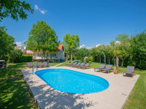 Large home with pool,bubble bath and fenced garden